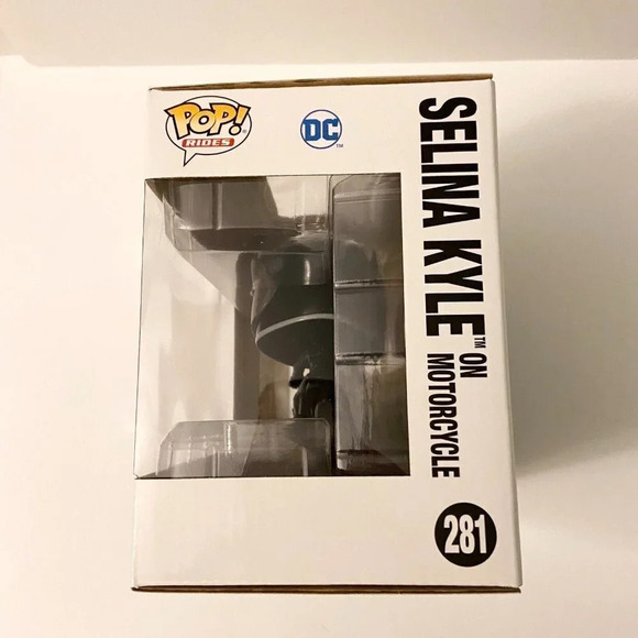 2021 Funko The  Batman Selina Kyle on Motorcycle Vinyl Figure 281 - Picture 5 of 11